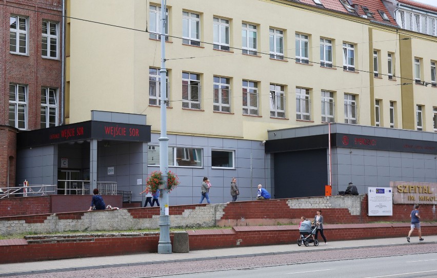 Gdańsk: Prawie trzy dni pacjent wymagający wymiany pompy żywieniowej czekał na SOR szpitala na wynik testu na koronawirusa