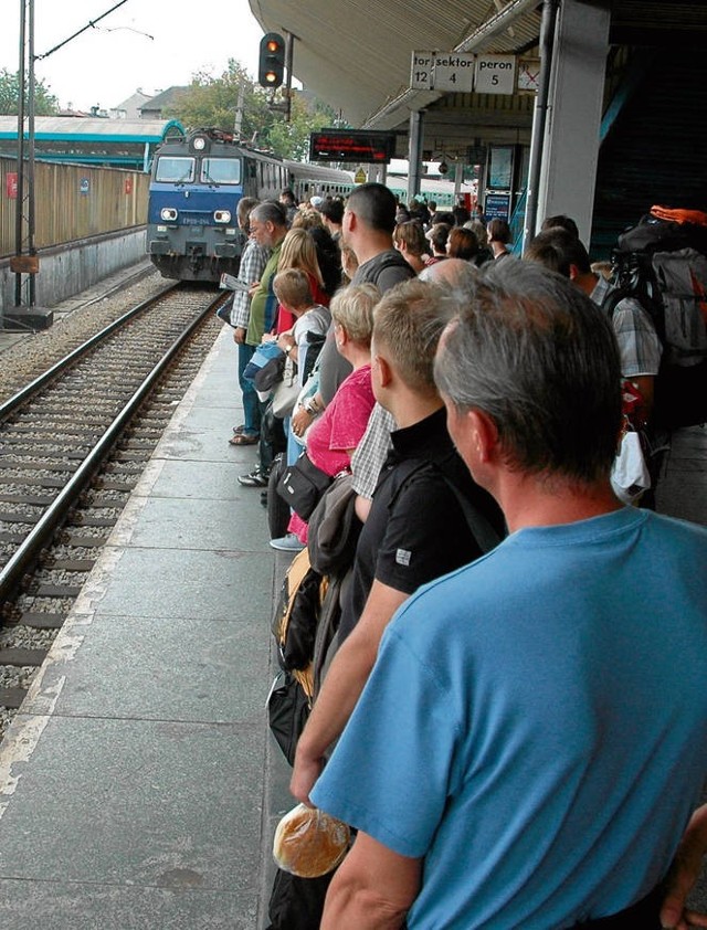 Niemal co trzeci pociąg pasażerski nie dociera do celu o czasie