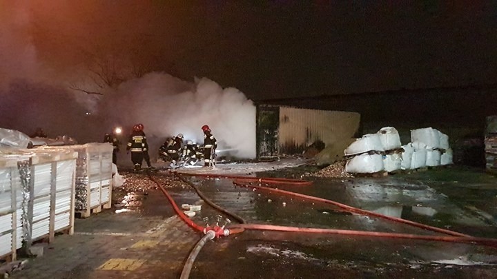 Pożar w zakładzie Remondis przy ul. Pryncypalnej w Łodzi....