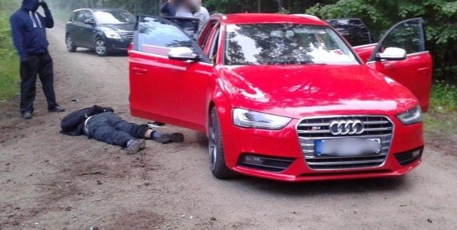 Ukradli audi warte 80 tys. zł. Po godzinie zostali zatrzymani