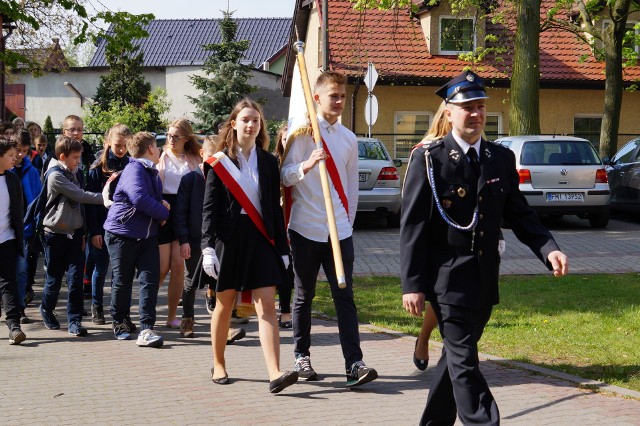 Uczniowie i nauczyciele Zespołu Edukacyjnego im. Świętego Floriana uroczyście obchodzili święto patrona szkoły.