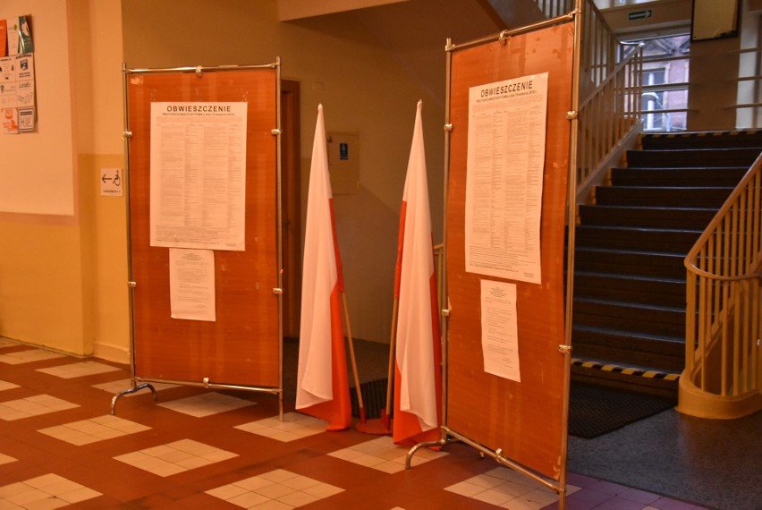 Wybory samorządowe 2018 w Bytomiu: Frekwencja w drugiej turze na godz 17.00 wynosi 26,15 proc. Kto zostanie prezydentem?