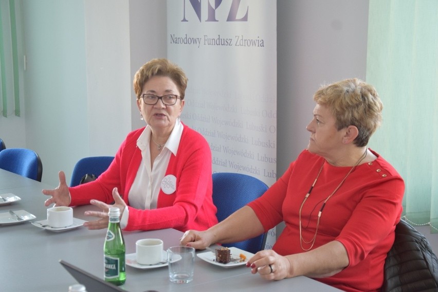 Donata Wojnicz z organizacji Kwiat Kobiecości oraz Anna Czyż...
