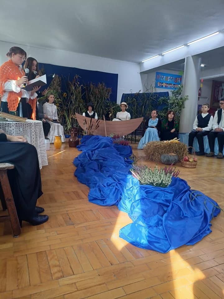 Wyjątkowo oryginalne obchody Dnia Edukacji Narodowej w Szkole Podstawowej w Zawierzbiu, w gminie Samborzec