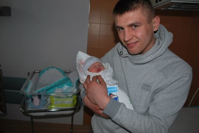 Szymon Szczepanek, syn Katarzyny i Mariusza z Szafarnii przyszedł na świat 4 marca. W chwili urodzin ważył 2750 g i mierzył 52 cm.