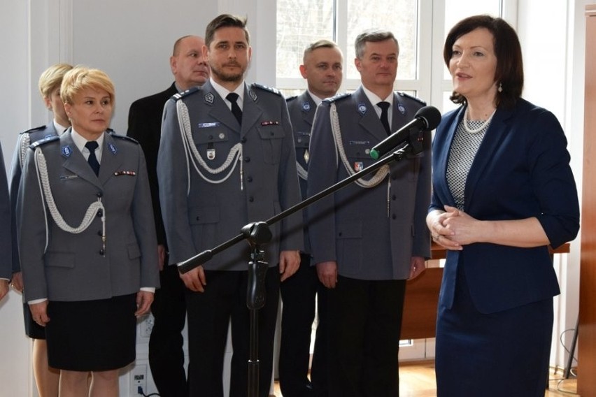 Nowo przyjęci policjanci po szkoleniu trafią do komend w Rzeszowie, Tarnobrzegu, Stalowej Woli i Kolbuszowej (zdjęcia)