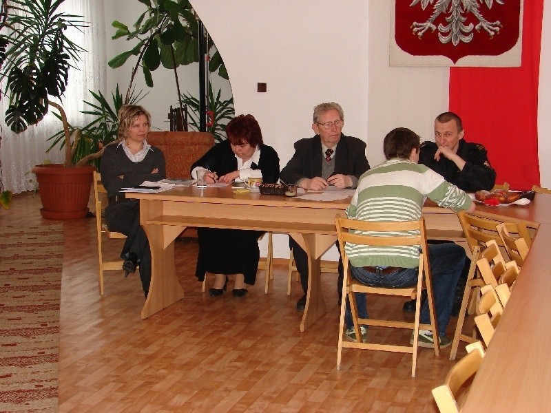Odpowiedzi uczestników turnieju oceniała komisja.
