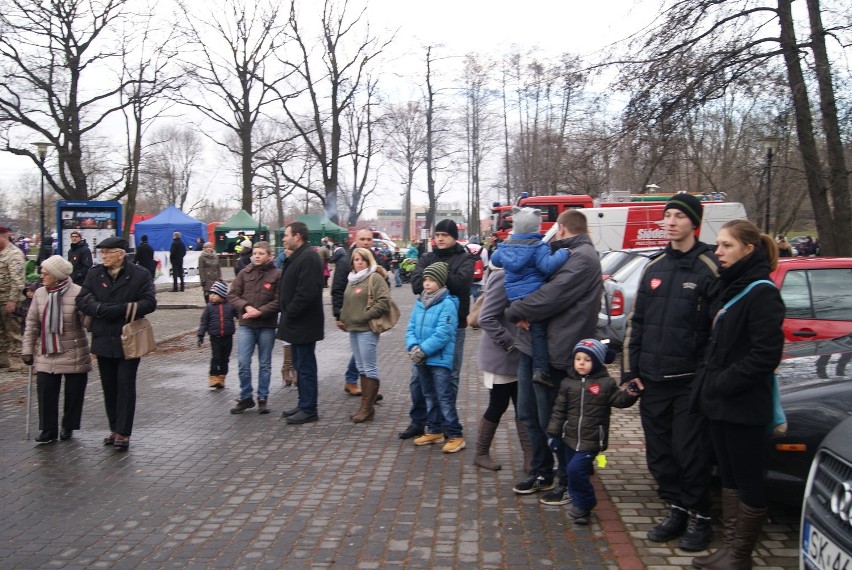WOŚP 2015 w Rybniku: Zabytkowe auta i żołnierze na Kampusie