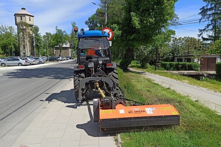 Miechów. Kosiarka dla Zarządu Dróg Powiatowych