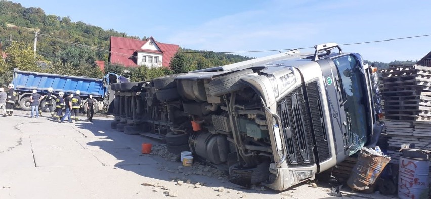 Krzczonów. Wypadek z udziałem trzech samochodów. Droga powiatowa była zablokowana 