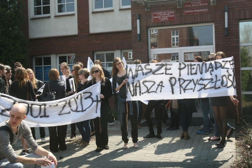 Studenci protestują przeciwko likwidacji UŚ w Rybniku