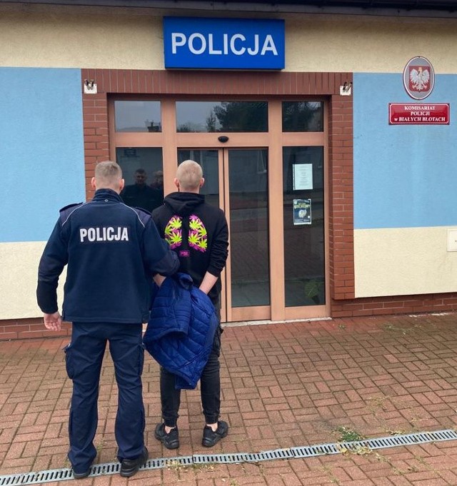 Policjanci z Białych Błot zatrzymali dwóch mężczyzn w lokalu gastronomicznym na ul. Szubińskiej w Bydgoszczy.