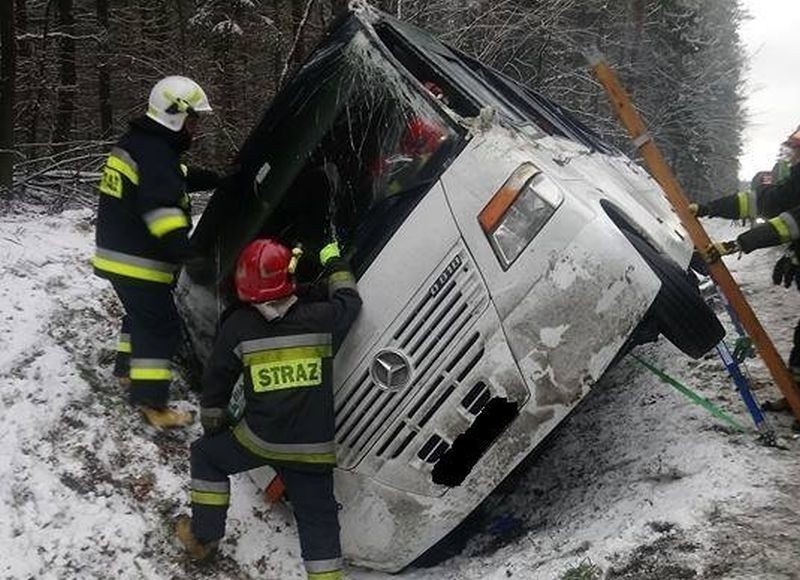 Karambol 5 pojazdów w Kopisku: Zderzyły się 3 osobówki, tir...