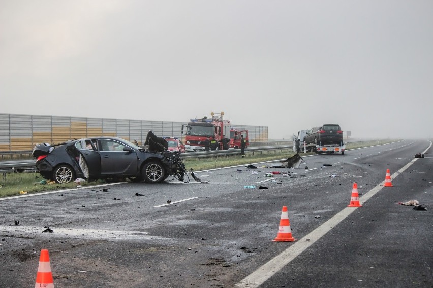 Dwoje dzieci zginęło w wypadku na autostradzie A2 pod...