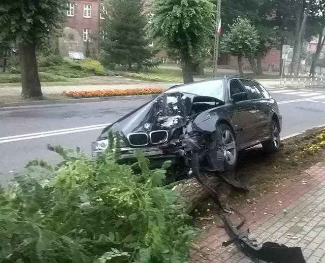 Kierowca BMW uciekł z miejsca wypadku.