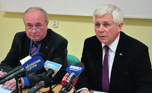 Od lewej: Sławoj Kigina, członek Rady Społecznej Szpitala w Kołobrzegu  związany z PiS i Henryk Carewicz, radny sejmiku samorządwego (PiS).