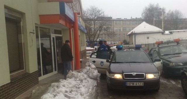 Na miejscu jest policja i straż miejska.