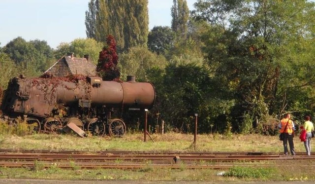 Jeden z zabytkowych pojazdów jest już prawie kompletnie zniszczony. Drugi ma być ozdobą nowego centrum przesiadkowego w mieście.