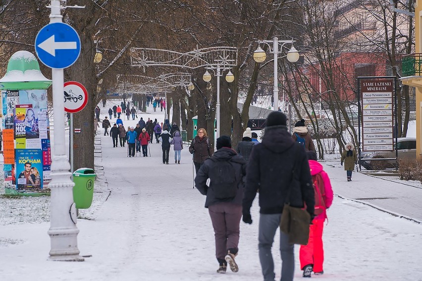 Sezon feryjny rozpoczęty. Do Krynicy przyjechali pierwsi goście [ZDJĘCIA]