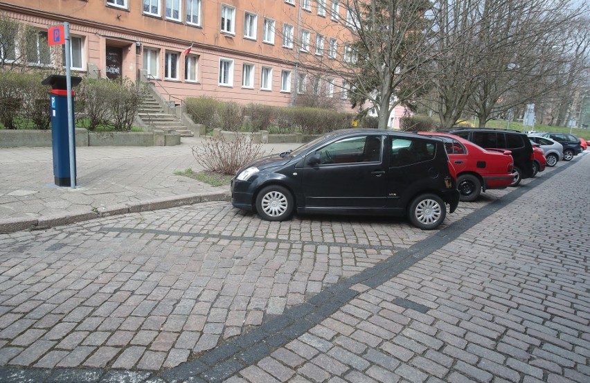 Płatne parkowanie w Szczecinie. Jak musi być oznakowany parking? Uwaga na mandaty