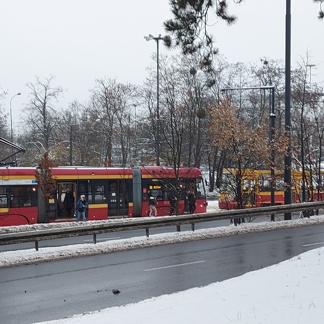 Awaria techniczna była powodem zatrzymania ruchu tramwajów na alei Mickiewicza w czwartek 7 grudnia br. rano.