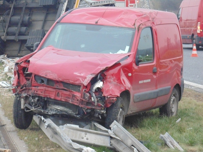 Wypadek na A4 pod Brzegiem. Samochód ciężarowy przebił...