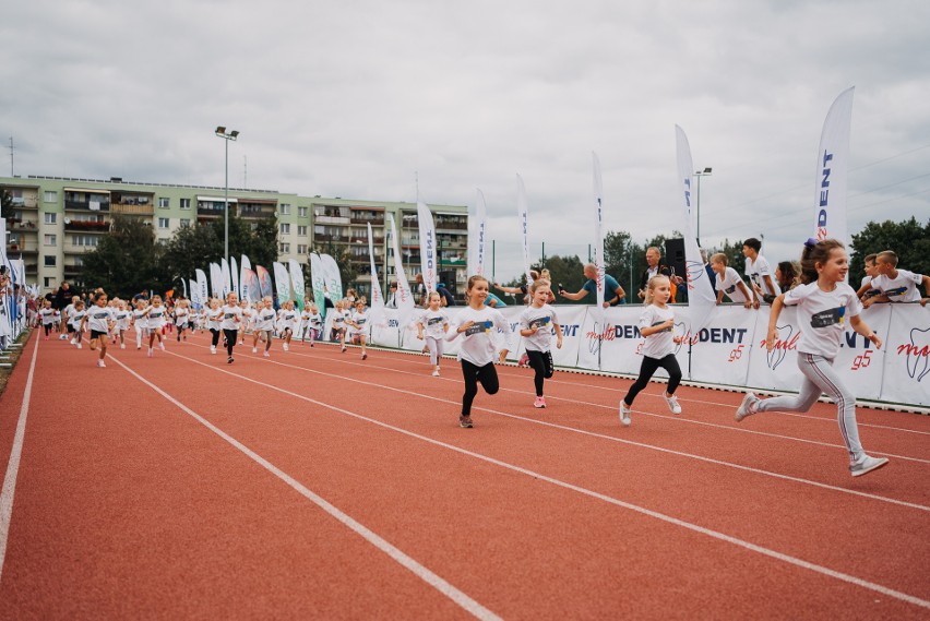 IX Gorzycka Piątka 2022. Ponad 300 uczestników w różnym wieku wystartowało w biegach. Zobacz zdjęcia i wyniki zawodów dla dorosłych i dzieci