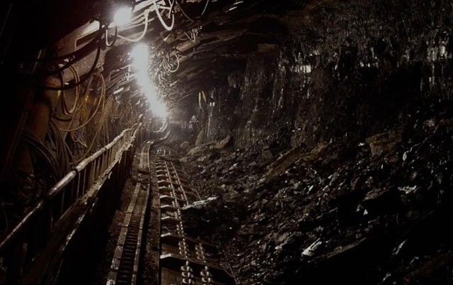 Ukraiński górnicy zostali uwięzieni pod ziemią wskutek rosyjskiego ostrzału rakietowego, który spowodował odcięcie zasilania rozległego kompleksu górniczego.