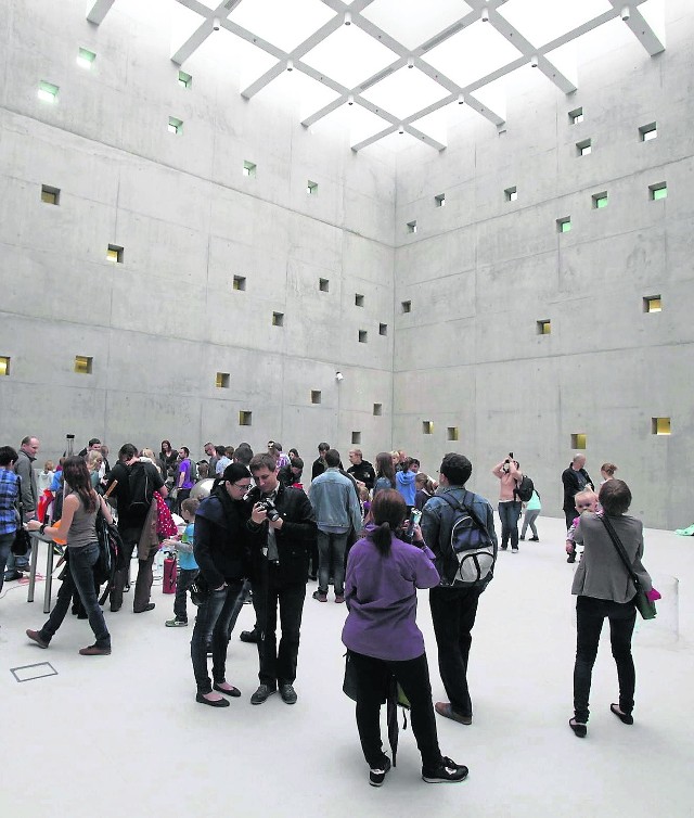 W nowym Muzeum Śląskim sale ekspozycyjne są schowane pod ziemią. Na zdjęciu: hol centralny