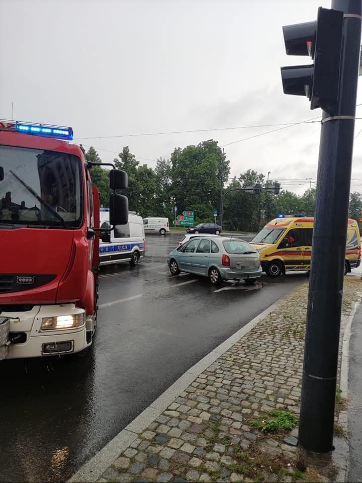 W trakcie prowadzonych działań na miejscu występowały...