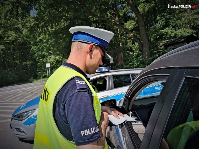 Uwaga, więcej patroli na drogach! Trwają powroty z długiego weekendu. Zobacz kolejne zdjęcia. Przesuwaj zdjęcia w prawo - naciśnij strzałkę lub przycisk NASTĘPNE