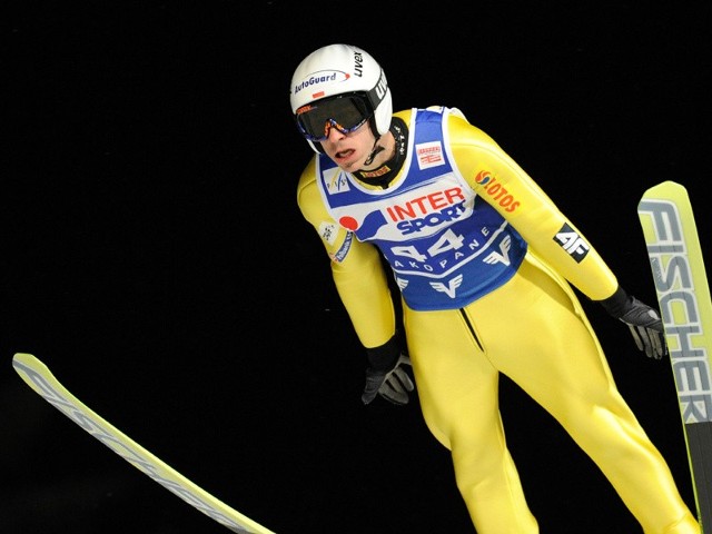 Puchar Świata w Zakopanem - czwartekW czwartek w Zakopanem na Wielkiej Krokwi rozpoczęły się zawody Pucharu Świata w skokach narciarskich mężczyzn. W tym dniu na skoczni przeprowadzono dwie serie treningowe oraz kwalifikacje.