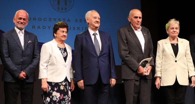 Laureaci Nagrody Flisaka: Zbigniew Tucholski (od lewej), Danuta Kołodziejska, Henryk Wichrowski, Ryszard Szczepański, Krystyna Grabowska.