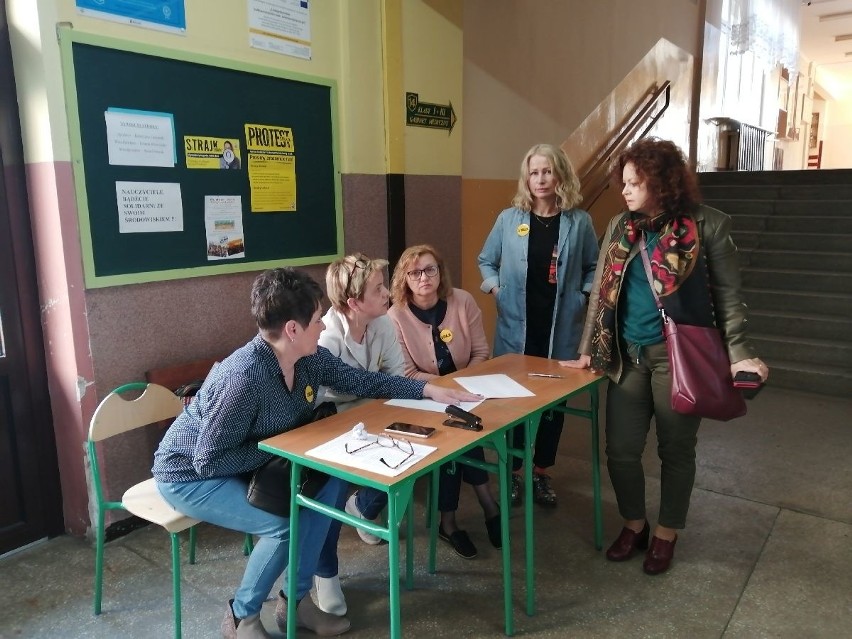 Strajk nauczycieli 2019 w powiecie ostrowieckim. W większości szkół nie ma zajęć [RAPORT]