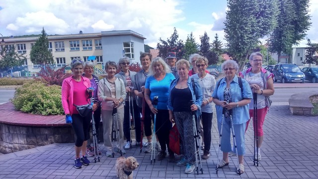 Seniorzy brali udział z zajęciach zumby i nordic walking.