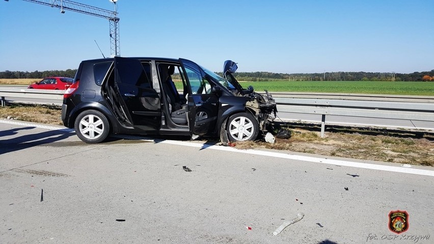 Wypadek na A4. Zderzenie 3 aut, dwie osoby ranne [ZDJĘCIA]