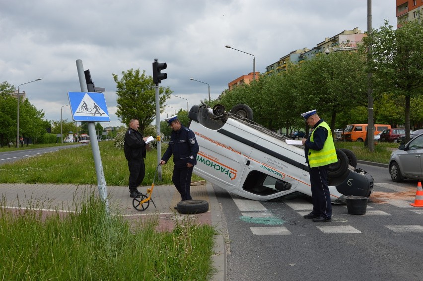 Wypadek dwóch aut na Chrobrego w Radomiu. Jedna osoba ranna (zdjęcia)