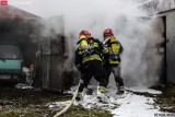 Pożar w Częstochowie ZOBACZ ZDJĘCIA z AKCJI Spłonął garaż z samochodem 