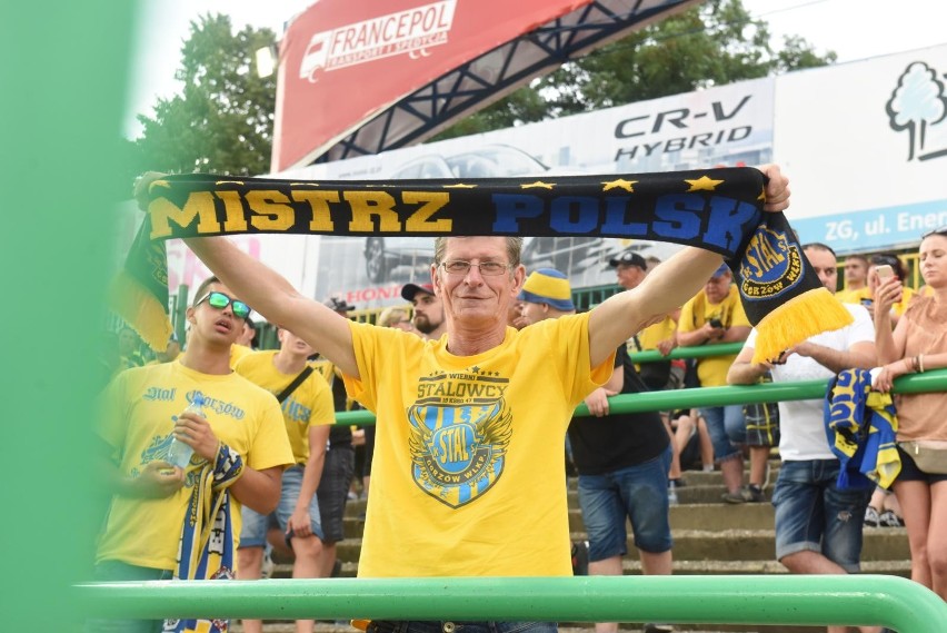 Kibice żużla w marcu nie wejdą na stadiony żużlowe.