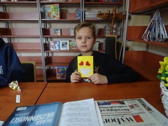 Warsztaty walentynkowe w gminie Łagów. Dzieci czytały książki i projektowały kartki [ZDJĘCIA]