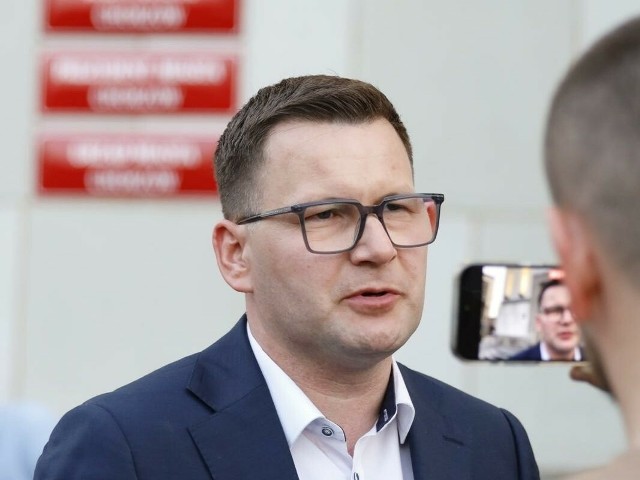 Szymon Michałek zdobył w I turze wyborów prezydenckich niemal 55 proc. głosów. Dzięki temu wynikowi odsunął urzędującego od 14 lat Andrzeja Kotalę.