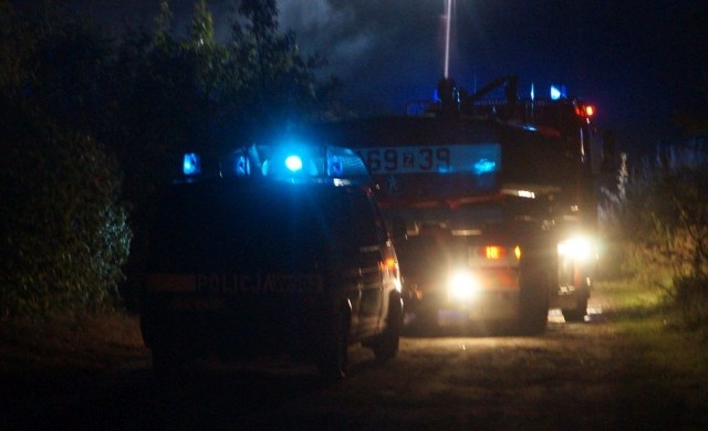 Jedna osoba nie żyje w wyniku tragicznego pożaru przyczepy campingowej do jakiego doszło przed godziną 21 w Dargobądzu.Zobacz także: Jak naczelnik Tadeusz Kawczak namawiał urzędników do złamania prawa