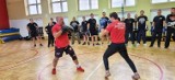 Doskonalono techniki bokserskie i umiejętności ich zastosowania w samoobronie. Zdjęcia