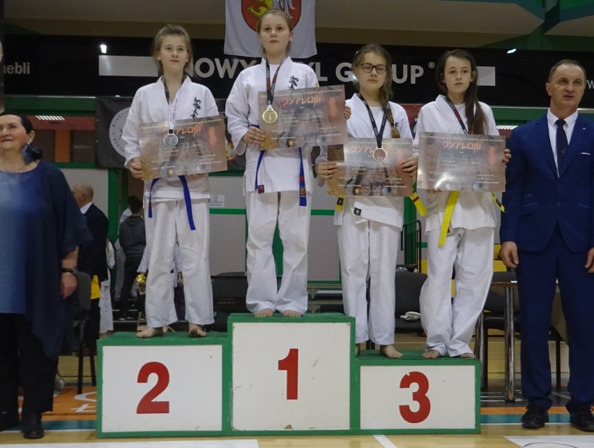 Karatecy z Końskich zdobywali medale w turniejach w Krośnie i Ujeździe
