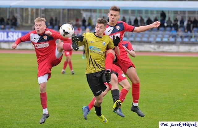 Bezbramkowym remisem zakończyły się derby Koszalina w Wojewódzkiej Lidze Juniorów Starszych.Zobacz także Bałtyk Koszalin - Gwardia Koszalin 2:2