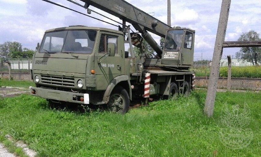 Żuraw na samochodzie kamaz (21 tys. zł)