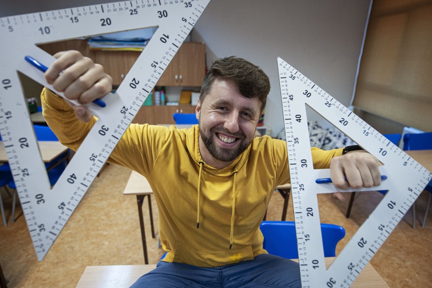 Dawid Cerajewski uczy matematyki od ośmiu lat. Od 2019 roku...