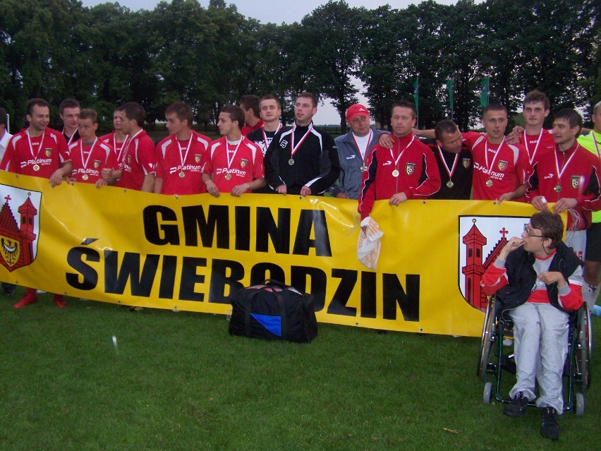 Stadion im. Bogdana Niemca w Zbąszynku. Mecz finałowy...