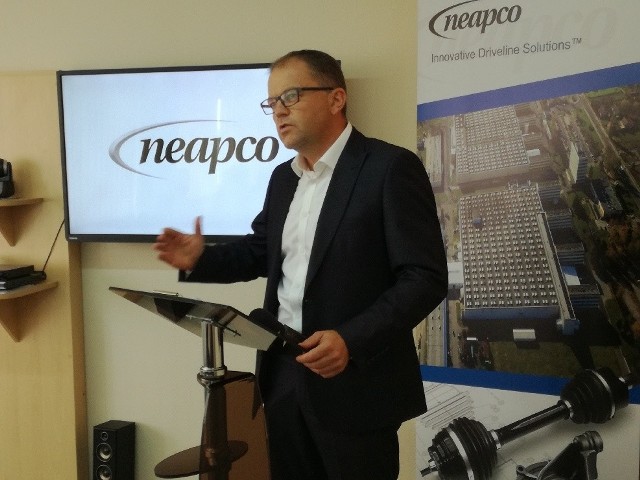 Szef Neapco w Paszce Edmund Majtyka zwołał konferencję z udziałem przedstawicieli pracowników, związków zawodowych oraz mediów i ogłosił, że firma pozostanie w Praszce.