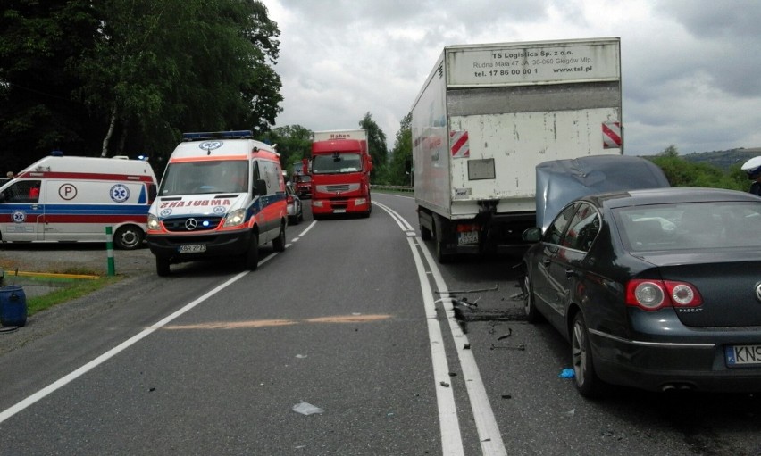 Tęgoborze. Kolejny wypadek na DK 75. Śmigłowiec zabrał niemowlę [ZDJĘCIA]